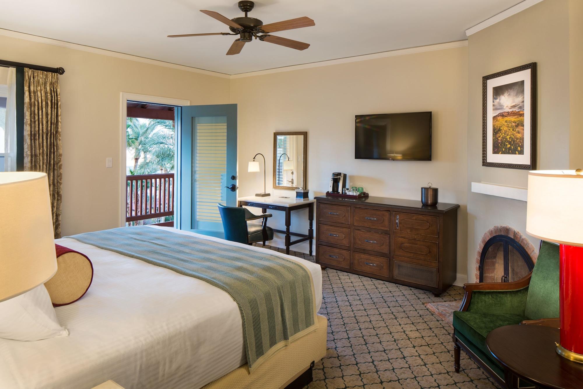 The Inn At Indian Village 外观 照片 A guest room at the Lodge at Ventana