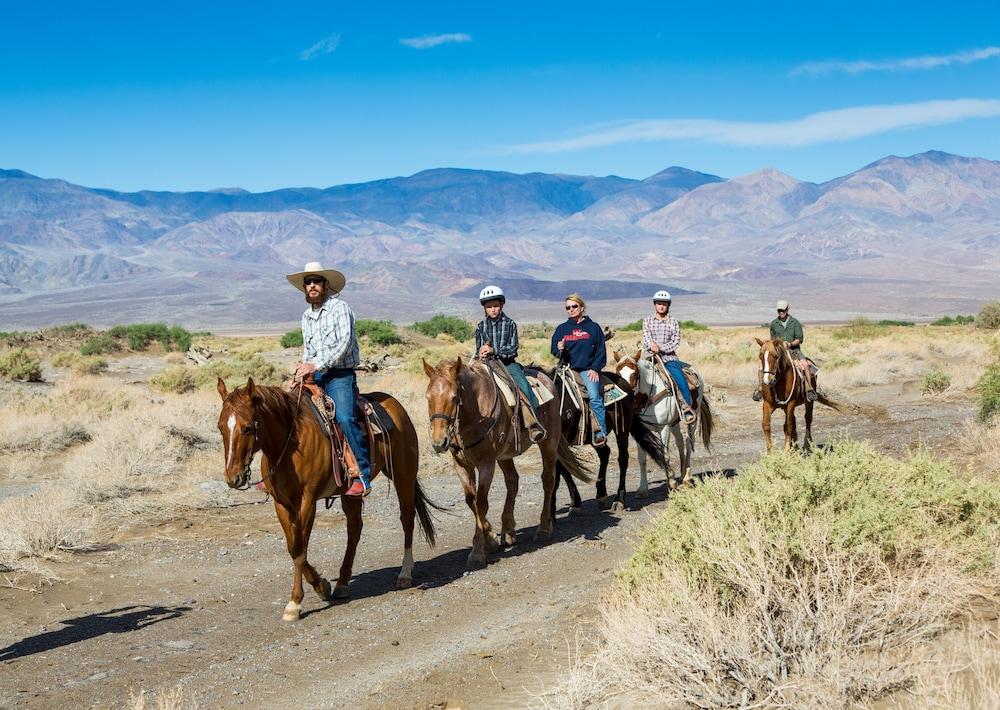 The Inn At Indian Village 外观 照片 Horseback riders on the Old Spanish Trail