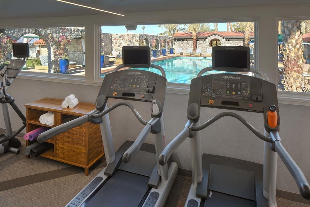 The Inn At Indian Village 外观 照片 Treadmills in a gym
