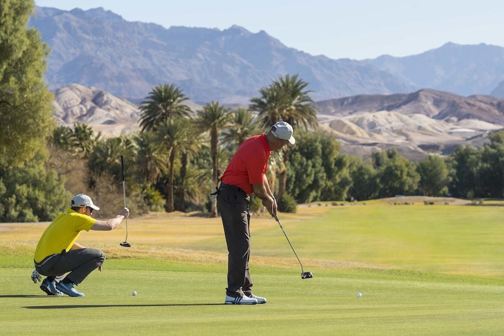 The Inn At Indian Village 外观 照片 Golfers at the 2011 Waste Management Phoenix Open