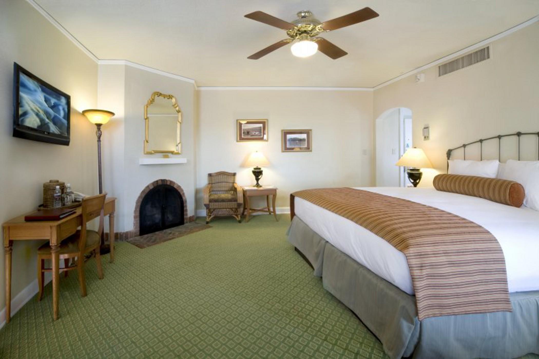 The Inn At Indian Village 外观 照片 A guest room at the Lodge at Santa Fe